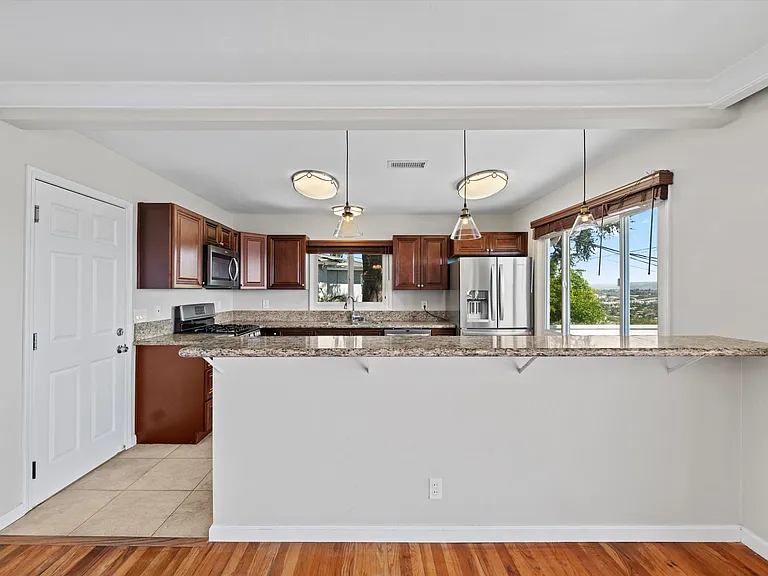 4258 Summit Dr — Photo 17