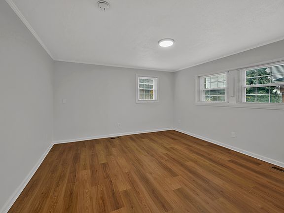 5th image of 1816 15th Ave N APT B