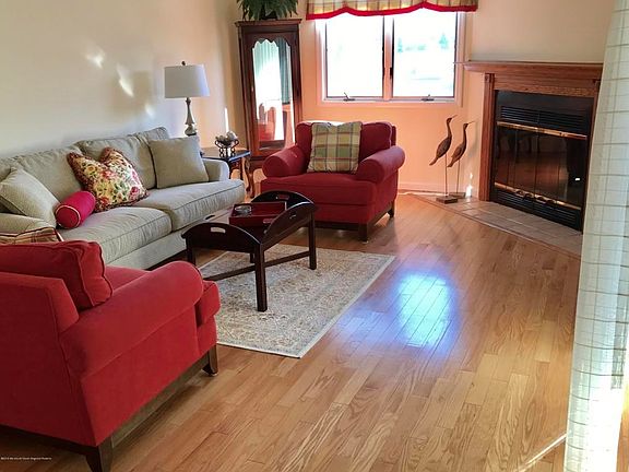 28BADC61-ED35-4286-BC68-FF8D7B216F61