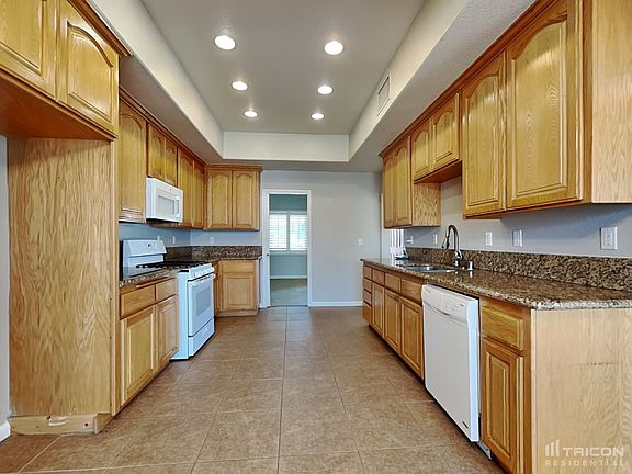 3rd image of 3944 Camellia Dr