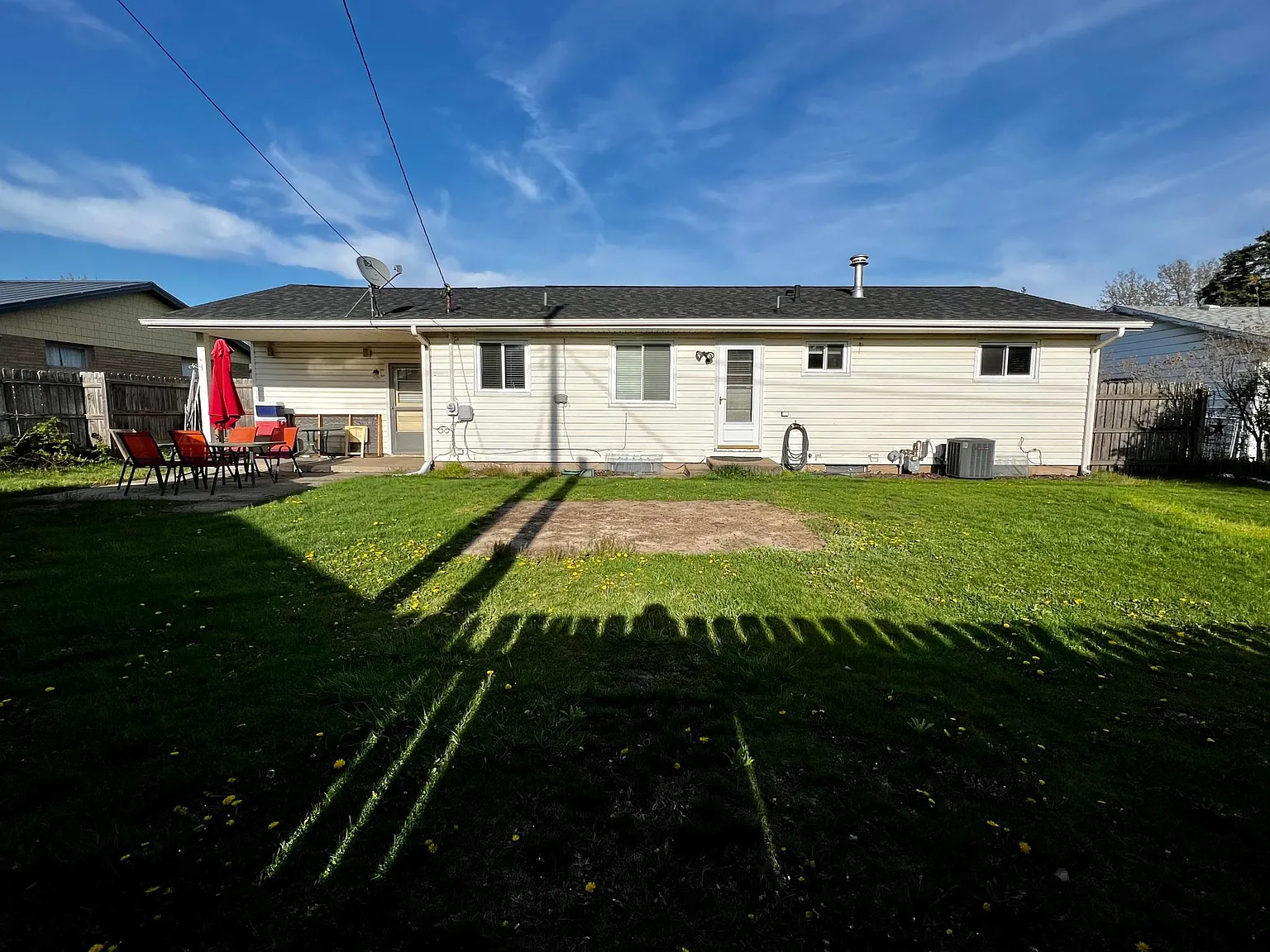 4 bed, 2200 sqft, $2,500 — Photo 3