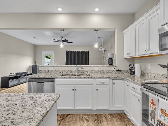 5th image of 4121 Suntropic Ln