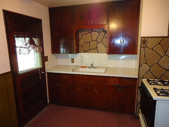 5th image of 949 N Ash St