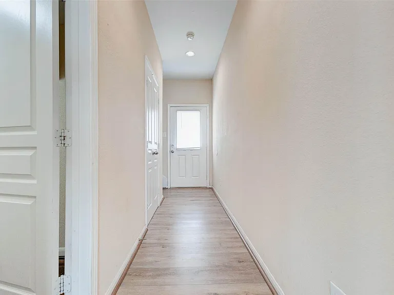 8611 Beviamo St — Photo 20