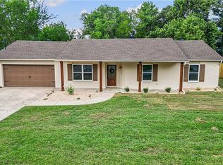 402 SW 11th St, Bentonville, AR 72712