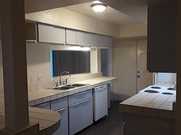 4th image of 4003 N 47th Ln