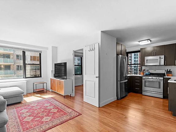 4th image of 305 E 40th St APT 6P
