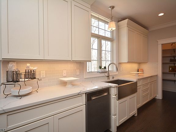 3rd image of 1293 Johnston Dr