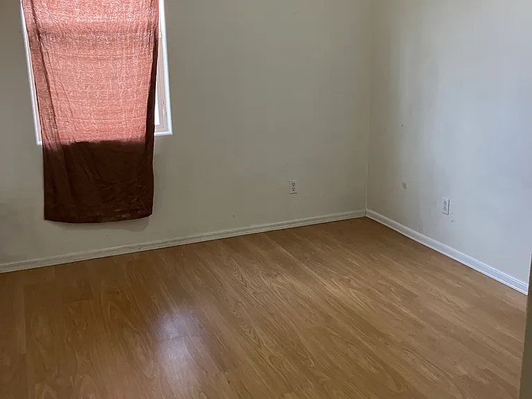 7146 S 68th Gln — Photo 18