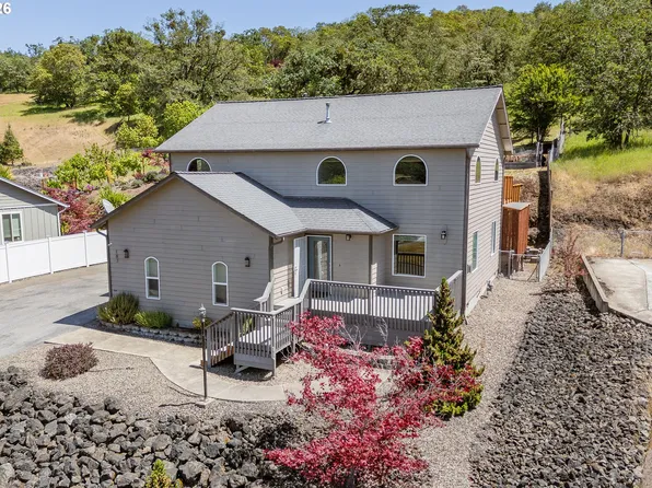 187 N View Dr, Roseburg, OR 97470