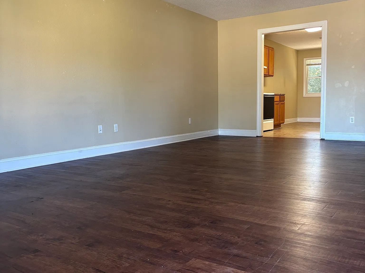3 bed, 1200 sqft, $1,350 — Photo 3