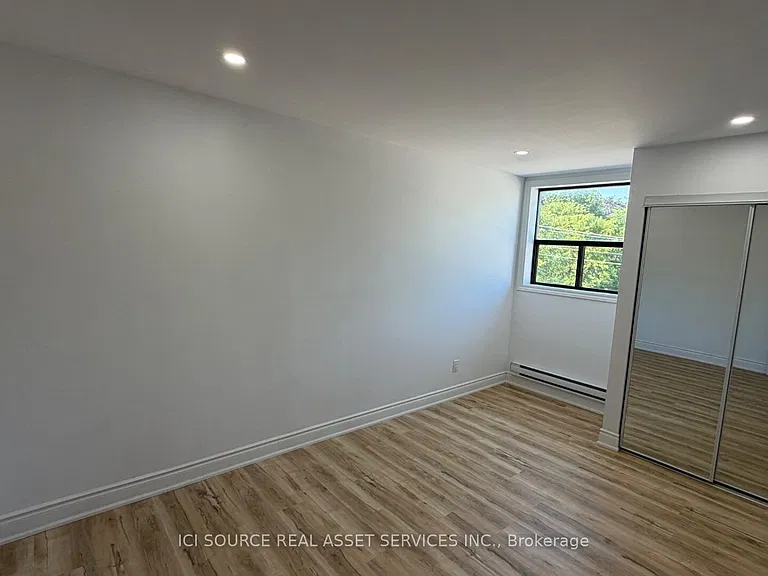 2 Queen St S #6 — Photo 4
