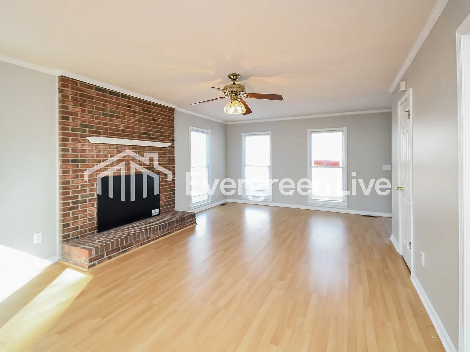 3 bed, 2.5 bath, 1574 sqft, $1,645 — Photo 3