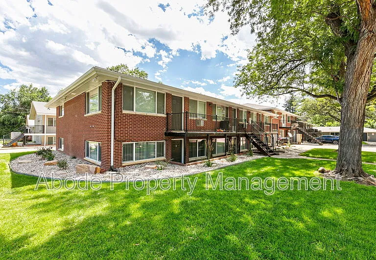 464 W 10th St — Photo 3