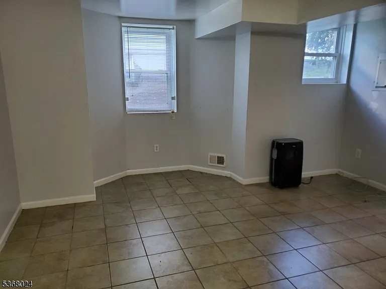 81 Western Ave — Photo 7