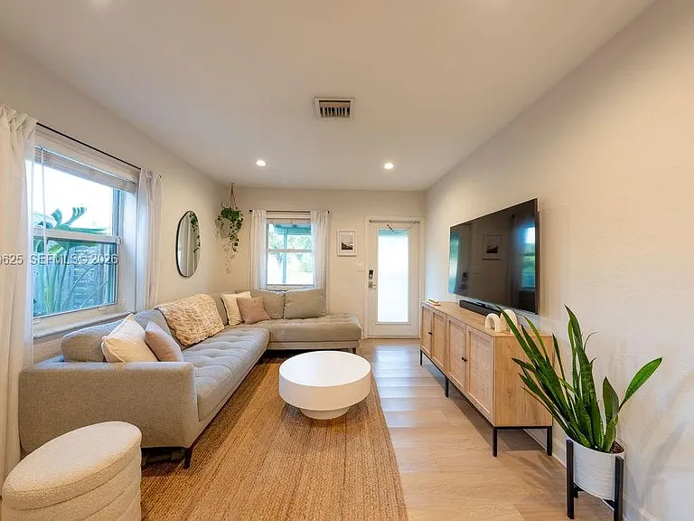 1305 NW 5th Ave — Photo 7