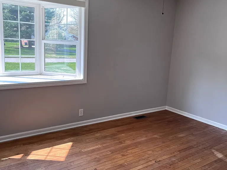 110 Woodbine — Photo 14