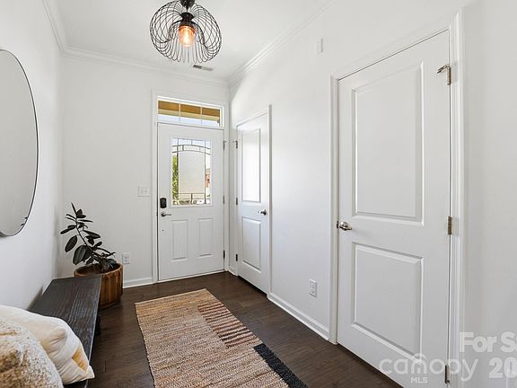 3rd image of 1819 Fleetwood Dr