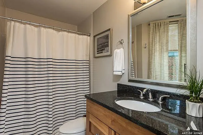 2036 N Larrabee St — Photo 3