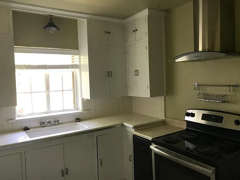 917 E 36th Pl — Photo 9