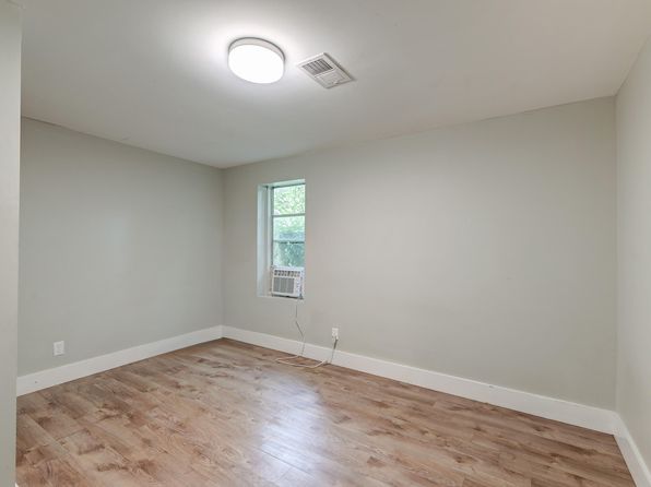 charleston-south-carolina-2079622815 picture