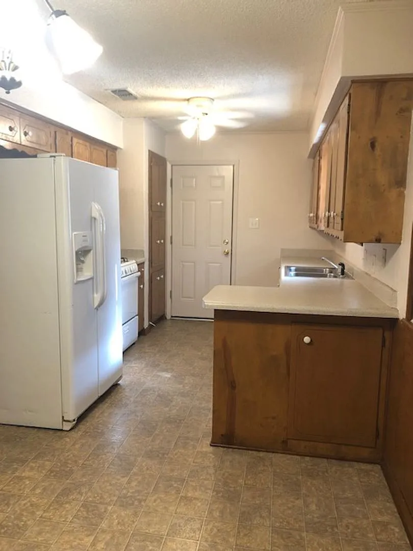 1208 Alpine - House — Photo 3