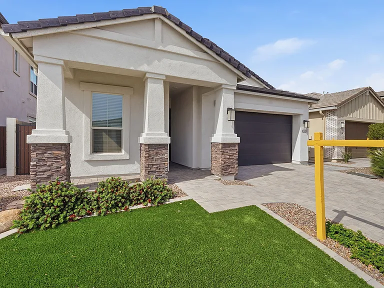 5028 E Shady Glen Ave — Photo 1