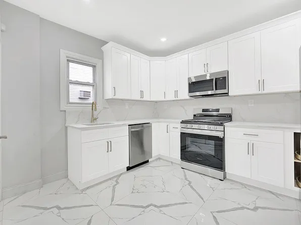 11943 189th St, Jamaica, NY 11412