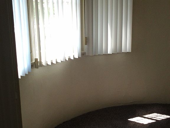 5th image of 1292 S Cloverdale Ave