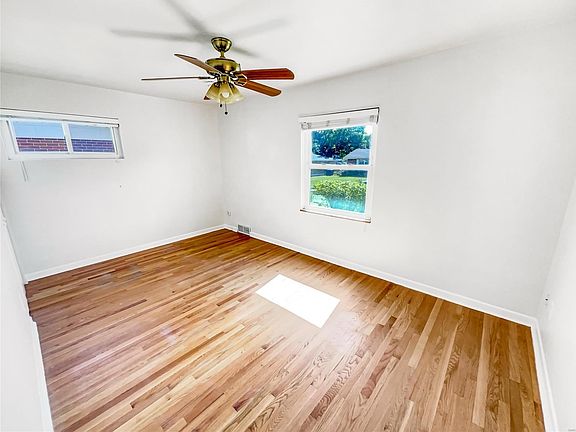 4th image of 215 Southampton Dr