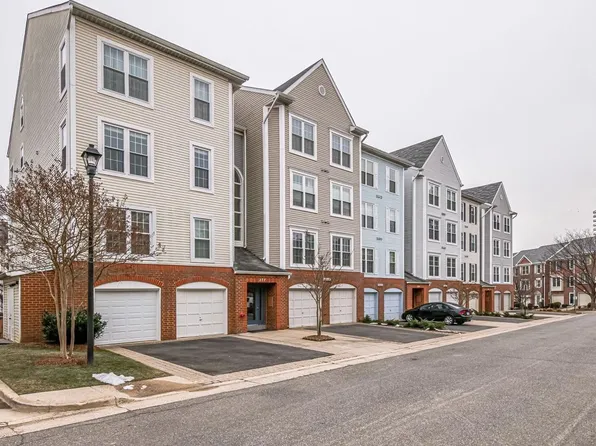 277 S Pickett St APT 302, Alexandria, VA 22304
