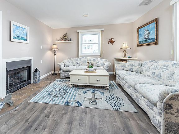 5th image of 3502 West Ave #3502