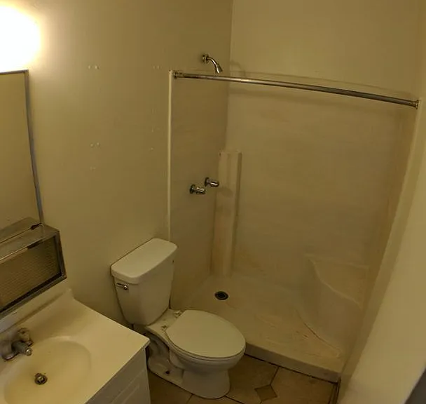 725 E Elm St #B-1 — Photo 5