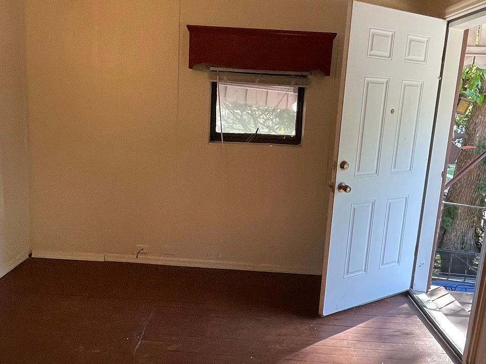 2nd image of 2112 Alameda Ave