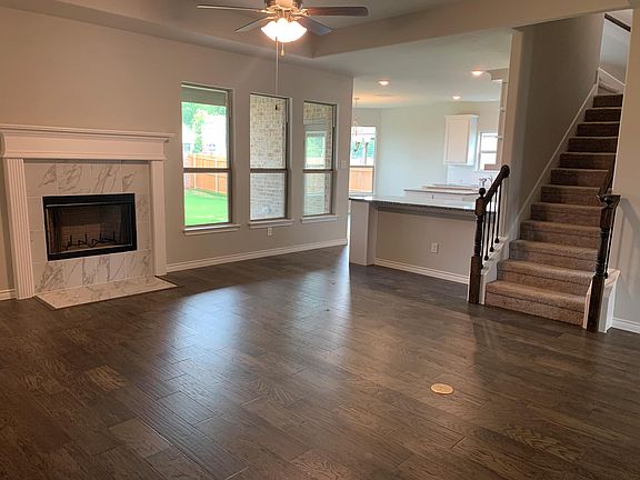 4th image of 716 Liberty Dr