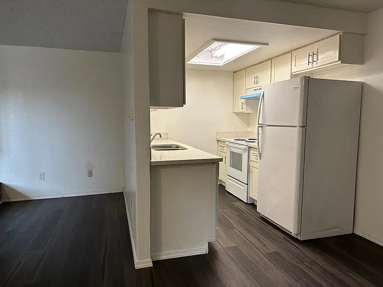 1109 S Woodlawn St #1 — Photo 6