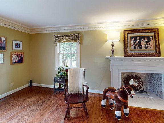 4th image of 325 Lyndale Dr