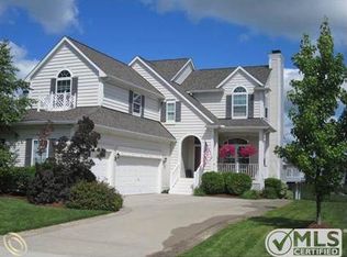 1024 Island Lake Dr, Oxford, MI