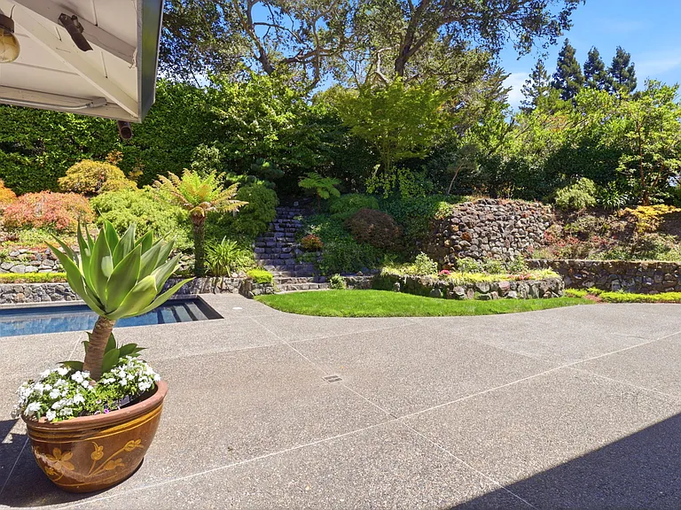 820 Eucalyptus Ave — Photo 60