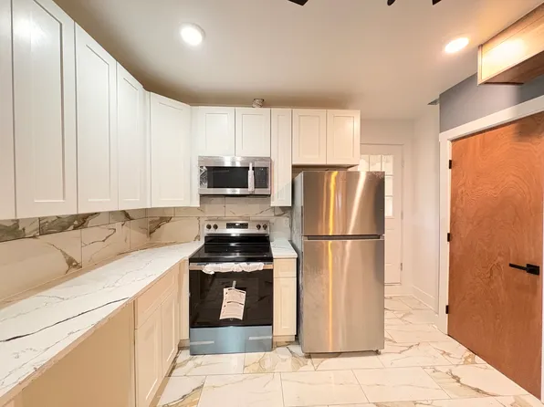 5842 Hobart St Floor 3, Pittsburgh, PA 15217