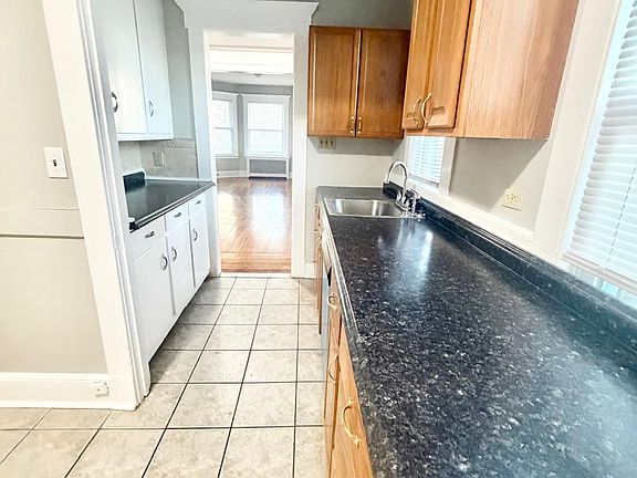 2nd image of 64 Stanley St #1