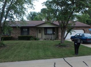 2221 Cotswold Cir, Belleville, IL