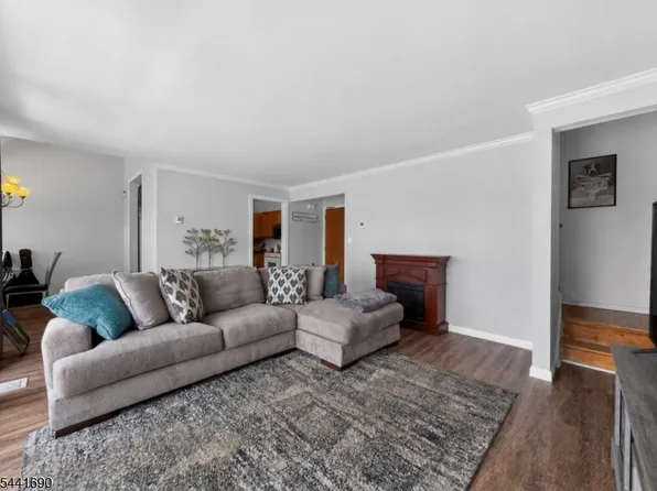 466 Pompton Ave #F, Cedar Grove Twp., NJ 07009