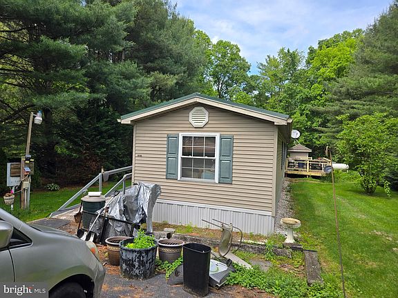 4th image of 10 White Pine Ln