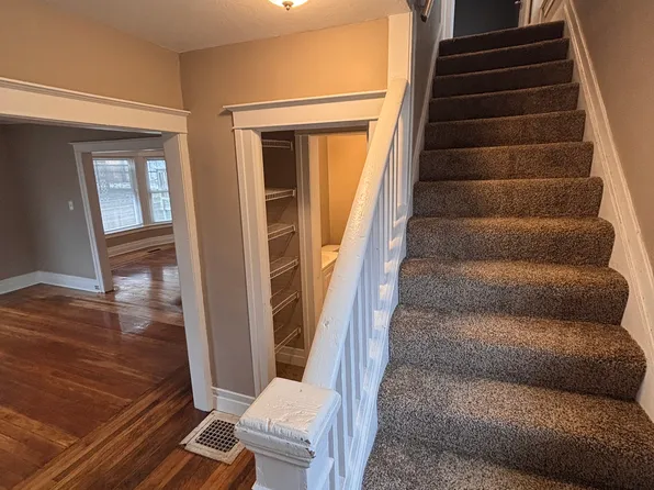 17 Porter St, Pontiac, MI 48341