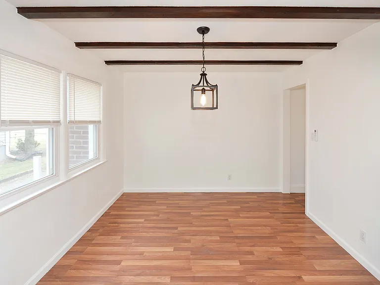 3-11 Lyons Ave — Photo 7