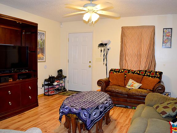 4th image of 1482 Winnebago Ave