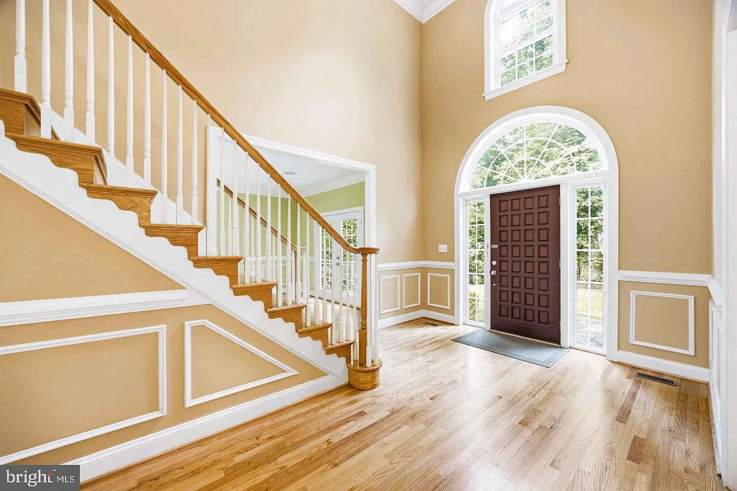 6 bed, 5.5 bath, 5752 sqft, $11,950 — Photo 3