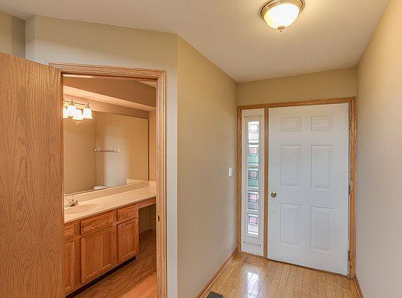 4th image of 917 Waterford Ln #917