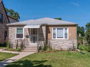 3855 N 100th St, Wauwatosa, WI 53222